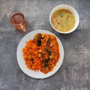 Dieta łatwostrawna  Zupa brokułowa z ryżem Gulasz warzywny z tofu (dieta) Cukinia gotowana Kompot owocowy z jabłkami Ziemniaki z koperkiem gotowane